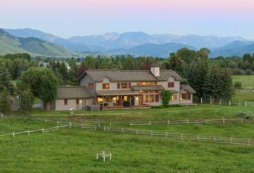 1185 S CREAMERY Lane